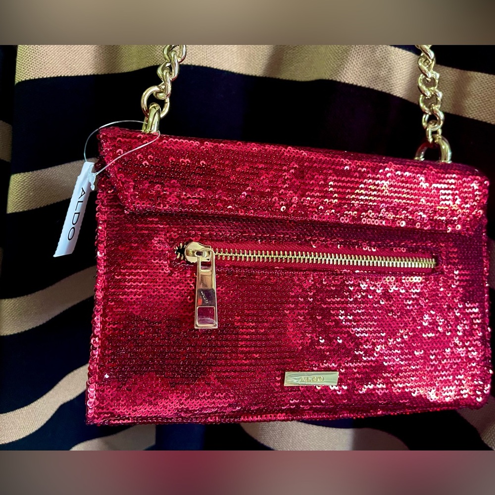 🍒 Cherry Red sequin Aldo purse.Trendy for this autumn and holidays. 🍂  ✨ - Picture 4 of 6